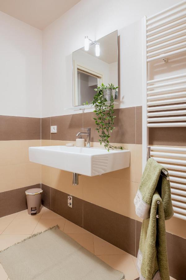Il Cortile Di Elisa & Our Flats Bed and Breakfast Λούκα Εξωτερικό φωτογραφία